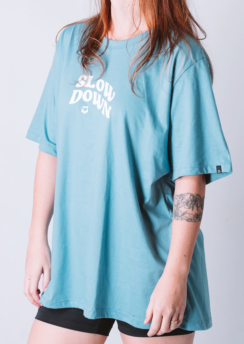 T-shirt over azul slow down