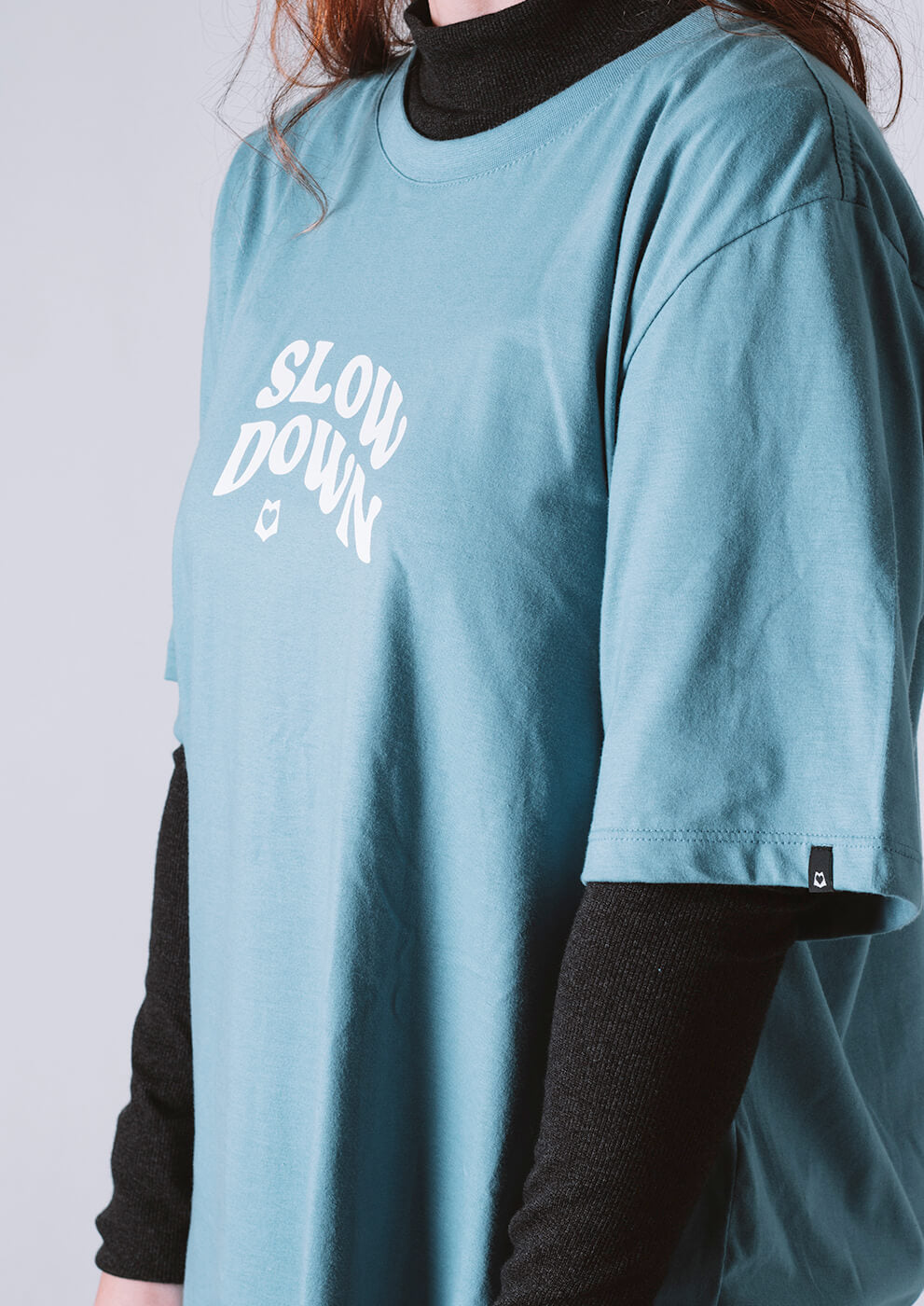 T-shirt over azul slow down